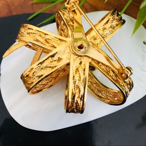 Vintage 3d Ribbon BowTextured Gold Tone Brooch 4303 - Picture 3 of 6